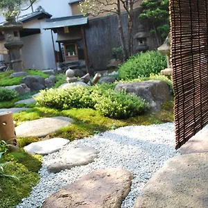 別荘 四季々々しんら京町家うなぎの寝床
